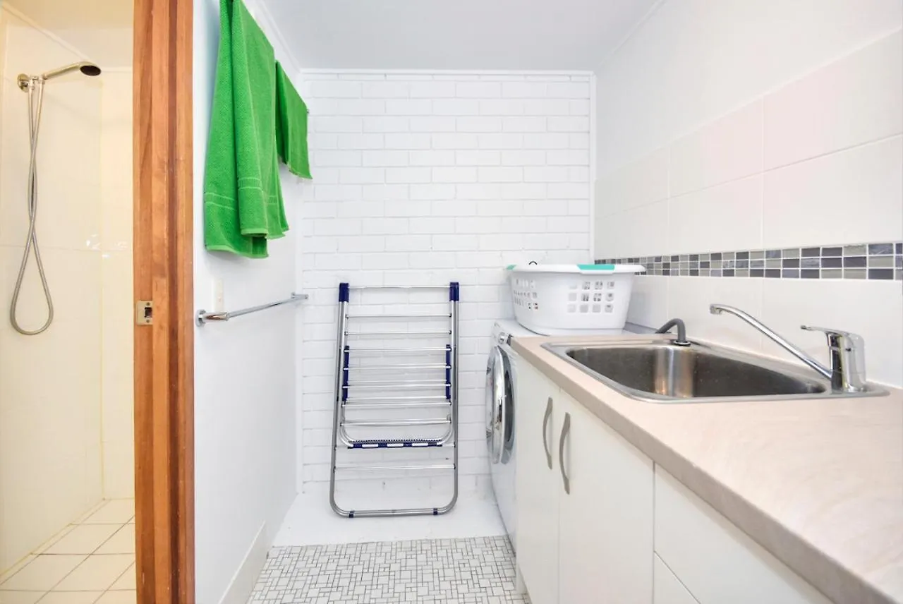 Kings Beach Relaxation - Pool, Beach Ze8 Caloundra Appartement